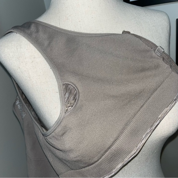 🧘🏼♀️ Avia Lightweight Sports Bra - Picture 6 of 7